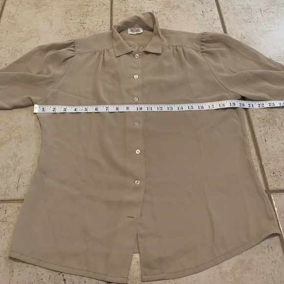 Vtg Mister Leonard by Len Wasser Blouse | Tan/Khaki Puffed Shoulder Button-Up M - Picture 5 of 6